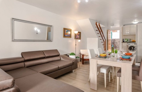 El Madronal Apartment | "Piece of Ocean by Mea Substantia"