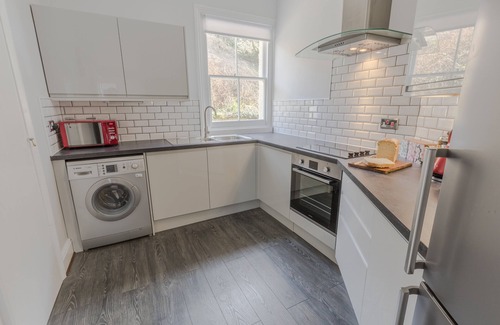 Totland Bay Apartment | Pier View Apartment, luxury sleeps 6 in 3 bedrooms