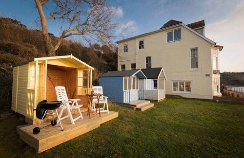 Totland Bay Apartment | Pier View Apartment, luxury sleeps 6 in 3 bedrooms