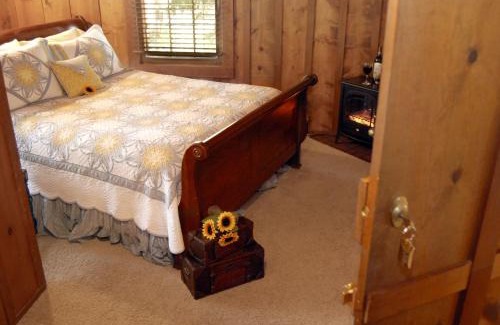 Cascade House | Pikes Peak Guest Cabin at Rocky Mountain Lodge