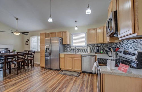 Northeast Colorado Springs Condo | Pikes Peak Views Usaf Academy Dog-friendly