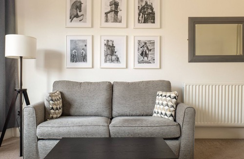 Greenock Apartment | Pillow Partners are proud to present this spacious centrally located apartment which is ideal for...