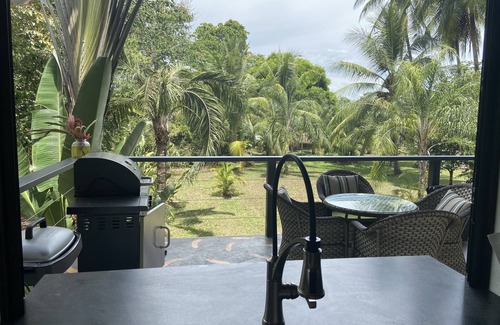 Langostino House | Pilon de Pavones Plush Hideaway