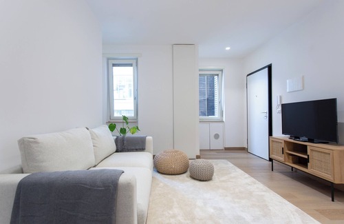 Tricolore Apartment | Pindemonte 2 Bilo - One Bedroom Apartment, Sleeps 4