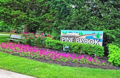 Newark Apartment | Pine Brook 104 I Pool Gym I Free Parking !