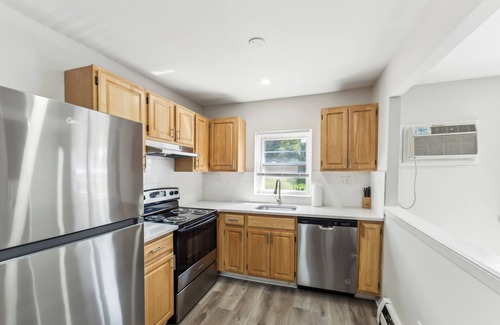 Newark Apartment | Pine Brook 111i I State of the art 1.5 Bd Apt