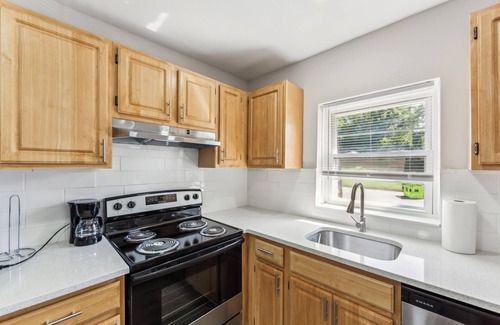Newark Apartment | Pine Brook 111i I State of the art 1.5 Bd Apt