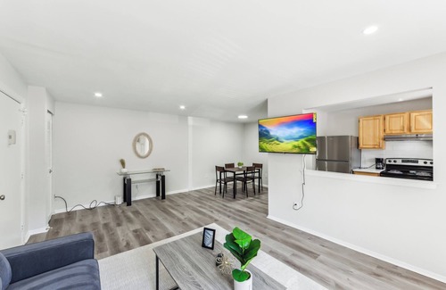 Newark Apartment | Pine Brook 111i I State of the art 1.5 Bd Apt