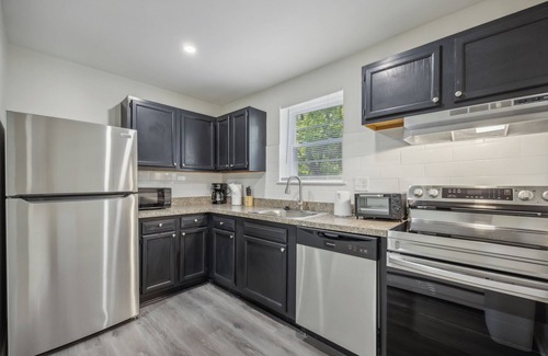 Newark Apartment | Pine Brook 410 I Pool Gym I Free Parking !
