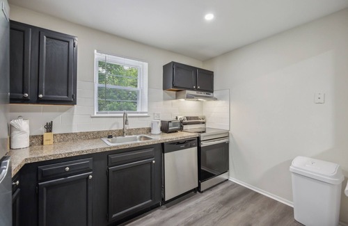 Newark Apartment | Pine Brook 410 I Pool Gym I Free Parking !