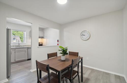 Newark Apartment | Pine Brook 518 I Spacious 2bd Garden Style Oasis