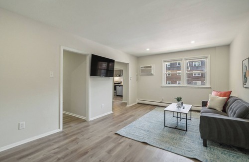 Newark Apartment | Pine Brook 618 I Cozy & Roomy I Gym & Pool