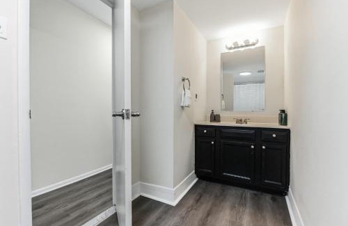 Newark Apartment | Pine Brook 818 I Pool Gym I Free Parking !