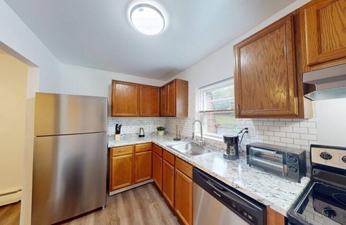 Newark Apartment | Pine Brook Apartments: Luxurious living in a stunning wooded setting