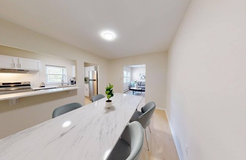 Newark Apartment | Pine Brook Apartments: Luxurious living in a stunning wooded setting