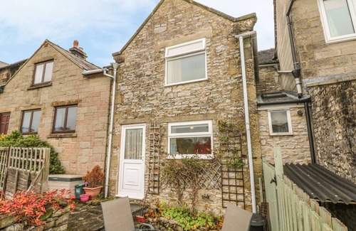 Youlgreave Cottage | PINE COTTAGE, pet friendly, with a garden in Youlgreave
