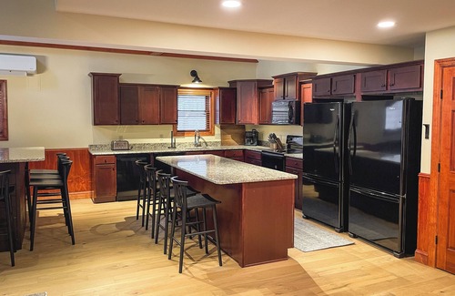 Lake Harmony Estates Ski Chalet | Pine Crest Lodge, 8BR 5BA Home with Large Yard, Fire Pit, & Private Hot Tub