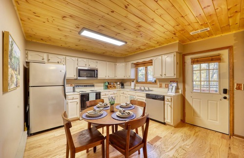 Newland House | Pine Haven Getaway in Linville Land Harbor. 4BDR/3BA with Large Deck & Game Room