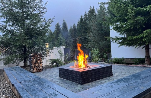 Zavoi Villa | Pine Hill Poiana Marului