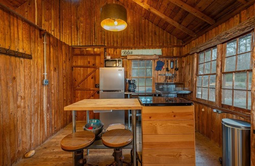 Morganton Cabin | Pine Knot Cabin | Pet-Friendly & 3 min. to Lake James!