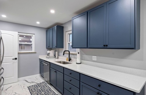 La Porte House | Pine Lake Escape - Hot Tub Home near Beach & Park