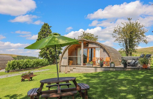 Llanddeusant Cottage | PINE LODGE, romantic, character holiday cottage in Llandovery