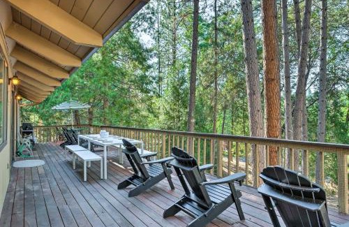 Groveland House | Pine Mountain Cabin with Hot Tub, 2 Mins to Marina!