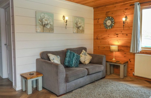 Bridgetown Cottage | PINE, pet friendly, luxury holiday cottage, with a garden in Dolton