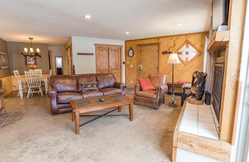 Four O'Clock House | Pine Ridge 11A