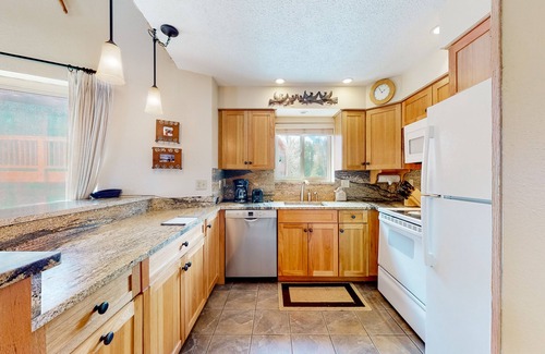 Four O'Clock Resort | Pine Ridge Condominiums