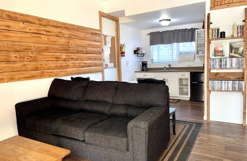 Ahwahnee Cabin | Pine Suite - Sierra Mountain Lodge