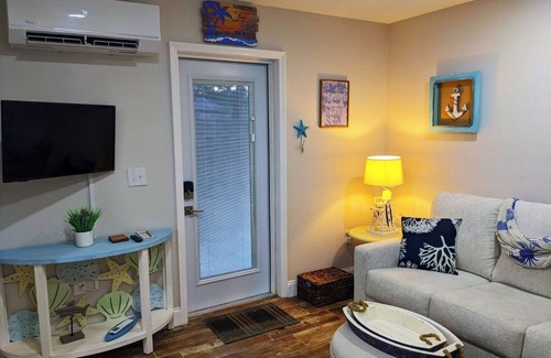South Sarasota Apartment | Pine Terrace Oasis: 10 Min to Siesta Key