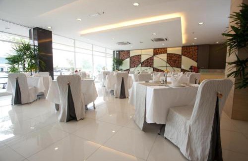 Taman Makmur Hotel | Pine Tree Hotel