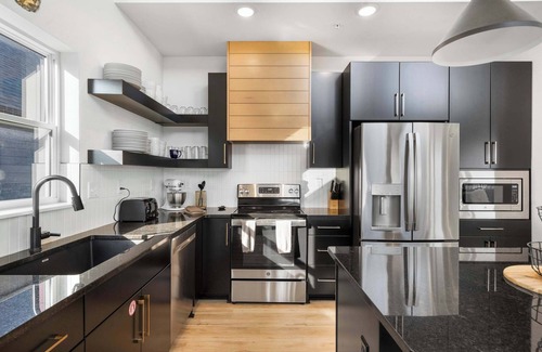 Hollister House | Pineapple Pointe - Stay for 20