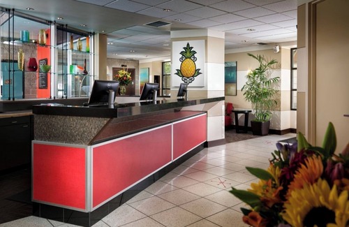 University District Hotel | Pineapple Queen Sanctuary w/Shower, Near UW Campus, 2 Family Ready Rooms