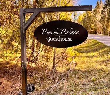 Ulricehamn Municipality Apartment | Pinebo Palace Guesthouse