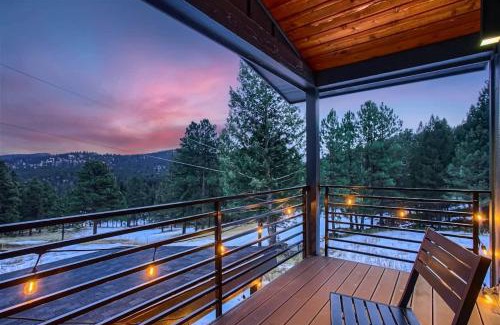 Evergreen Meadows House | Pinebox at Evergreen Modern 20Acres -Serene-Creek