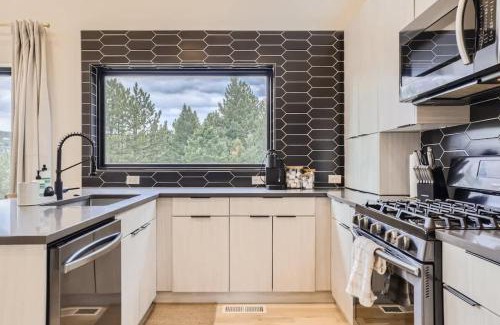 Evergreen Meadows House | Pinebox at Evergreen Modern 20Acres -Serene-Creek