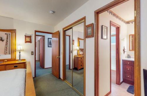 Eastsound House | Pinecone Cabin
