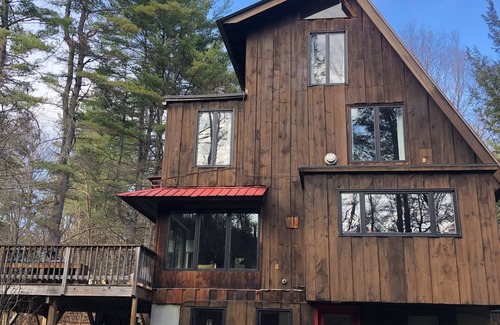 Williamsville House | Pinecone Pond, nestled in Southern Vermont with its own pond and babbling brook