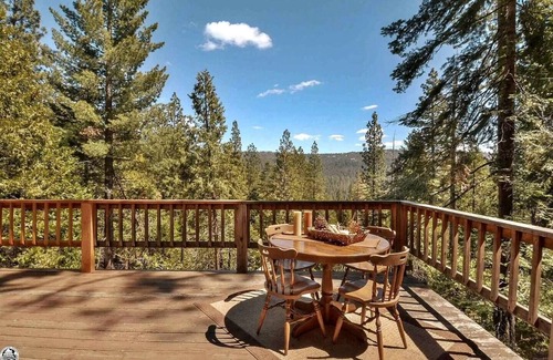 Cold Springs House | Pinecrest Lake just 10 mins away