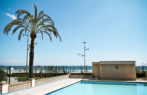 La Pineda Apartment | PINEDA 5 with communal pool, beach at 100m