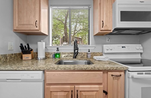 Pinehurst Apartment | Pinehurst - Lakeview 2BR w/pool