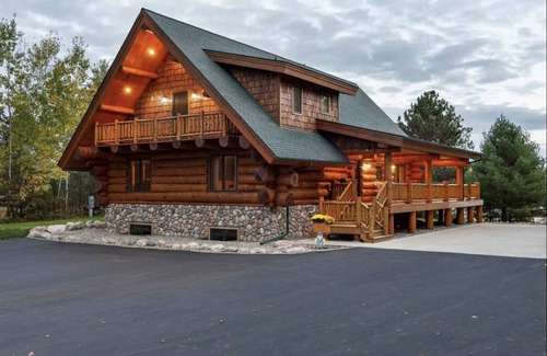 Nevis House | Pines and Birches Lodge