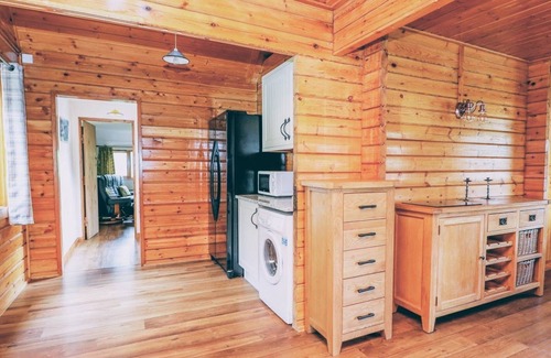 Bleddfa Cottage | Pines Pitch - Wooden Cabin Sleeping 6 guests, Pet Friendly