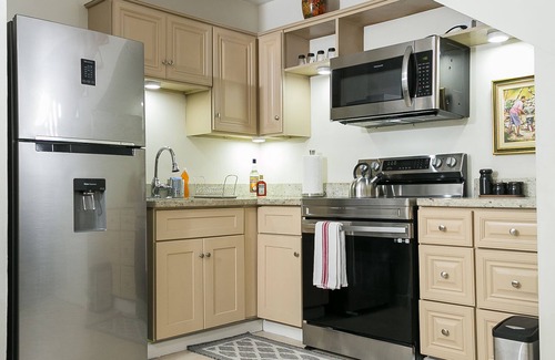 Beverly Hills Apartment | Pines Serenity Suite in Kingston 6