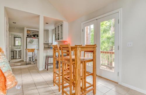 White Salmon House | Piney Hideaway