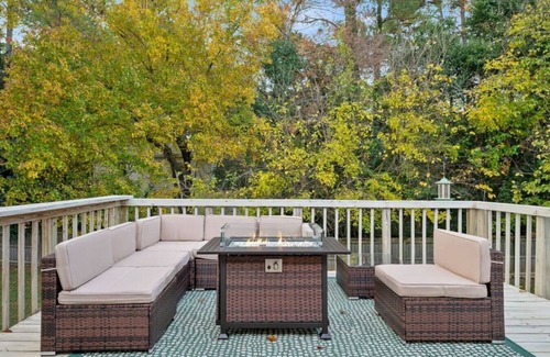 Northwest Raleigh House | Ping-pong | 10-min to NC State | Fire Pit | BBQ
