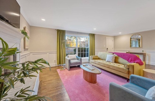 Northwest Raleigh House | Ping-pong | 10-min to NC State | Fire Pit | BBQ