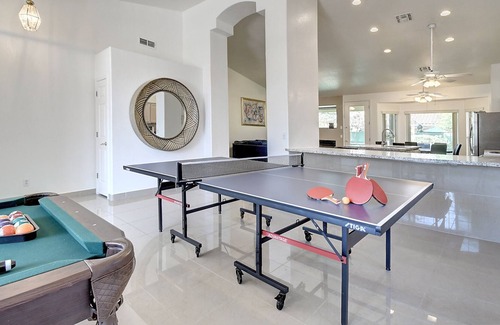 Avondale Villa | Ping Pong! Billiards! Fire Pit! Inner Sound System